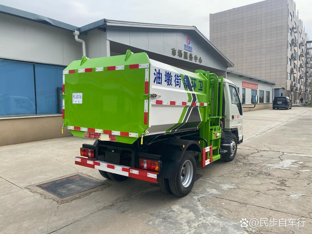 掛桶式垃圾車，高效便捷的城市環衛解決方案